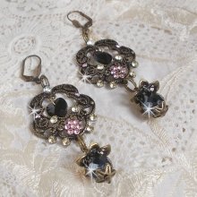 Collezione BO Irresistible Passion montata con cristalli Swarovski su portacandele a fiore in filigrana di bronzo